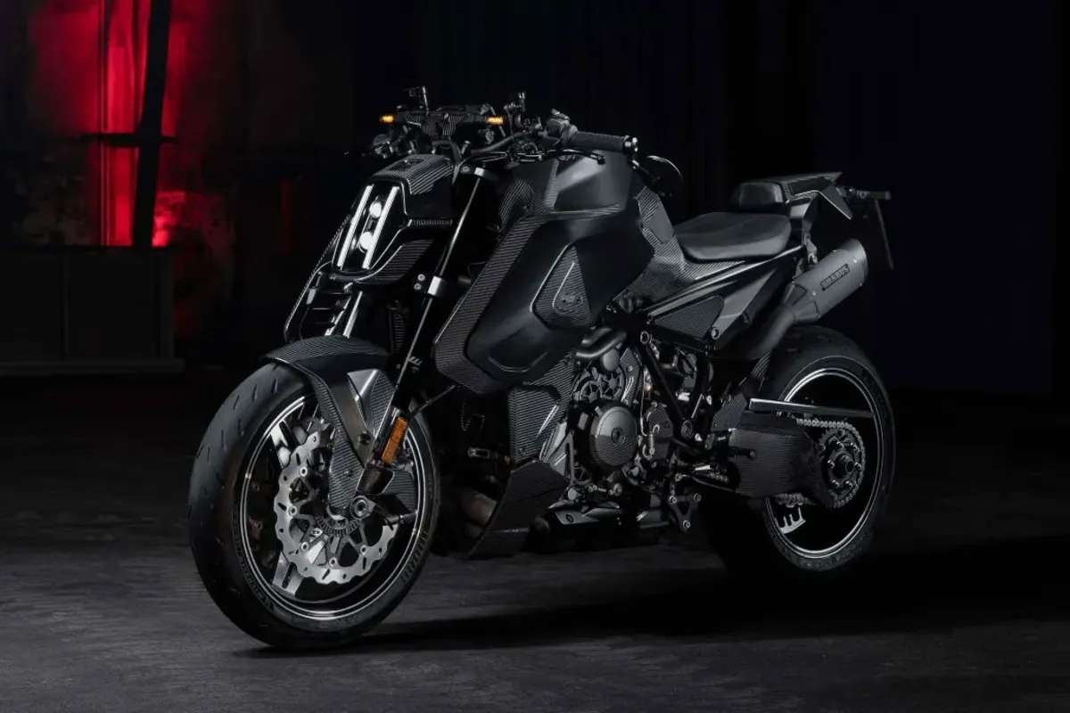 تولید موتورسیکلت برابوس 1400R سیگنچر با همکاری کی تی ام