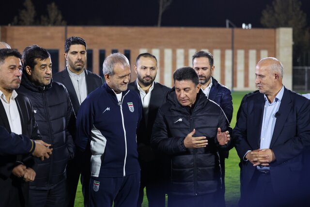 رئیسجمهور پا به توپ شد