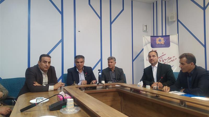 استاندار: کاهش آلودگی هوای اراک اولویت کاری استانداری مرکزی است