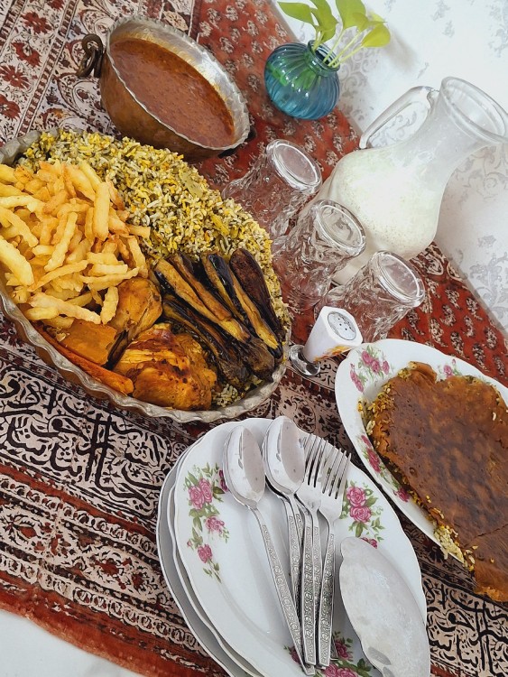 از شما/مرغ سوخاری ،بادمجان سرخ شده،سیب زمینی سرخ شده ی مهتاب بانو✔️