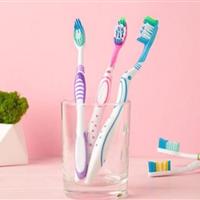 خمیردندان گرانتر الزاما بهتر نیست