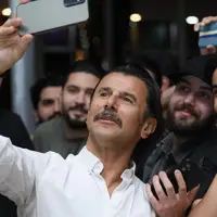 مردم مشهد برای دیدن امین حیایی صف کشیدند