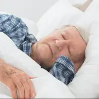 چرا سالمندها خوابشان نمیبرد؟