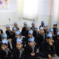 سفیران آب در اردبیل خانوادهها را به صرفهجویی دعوت میکنند