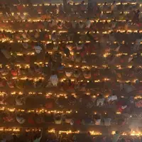 تصاویری از روشن کردن شمع در مراسم آیینی هندوهای بنگلادش