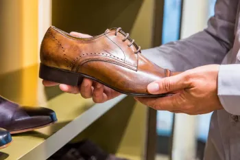 مهارت زندگی/روانشناسی در مورد پوشیدن کفش قهوه ای چه می گوید؟