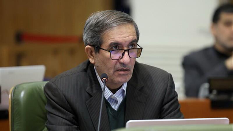 تذکر به جهاد کشاورزی برای قطع درختان یک باغ در منطقه ۵/ سنگ فرش در میدان تجریش موجب خشکی درختان میدان میشود