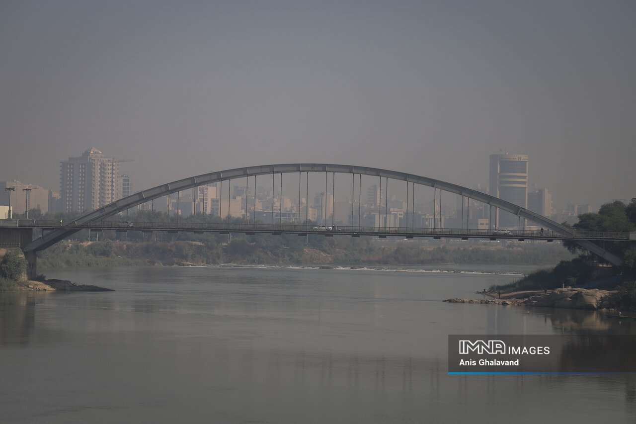 اهواز در محاصره مهِ سمی؛ شاخص کیفیت هوا در وضعیت «بنفش» و «بسیار ناسالم»