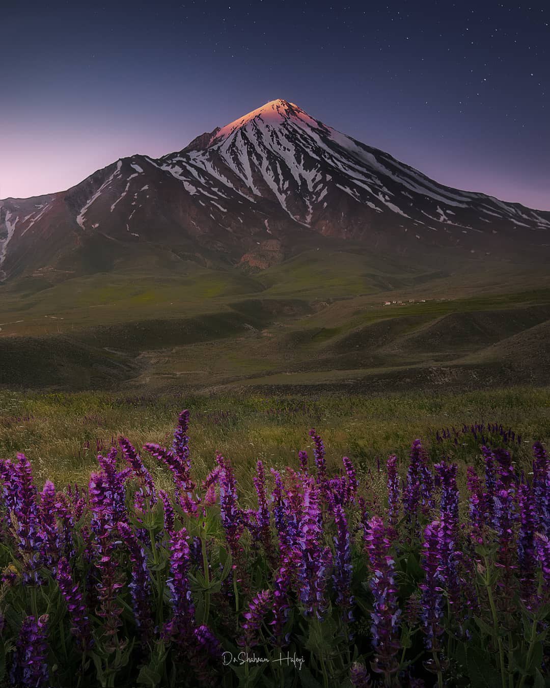 طلوع نور بر فراز دماوند زیبا 