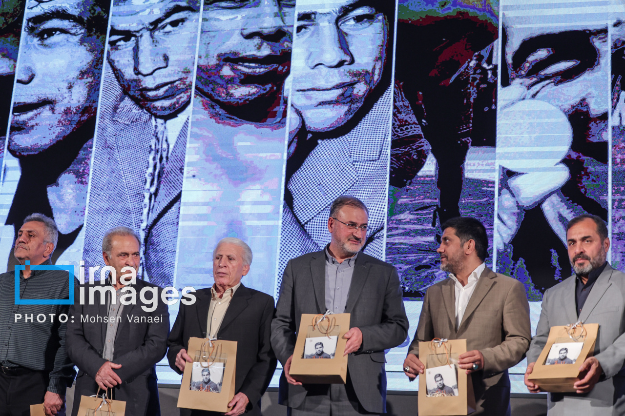 رونمایی کتاب «در بارانداز»