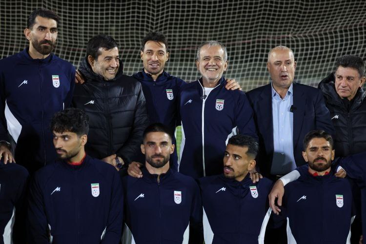 عکس/ حضور رئیس جمهور در تمرین تیم ملی فوتبال 