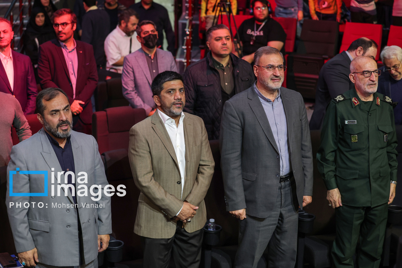 رونمایی کتاب «در بارانداز»