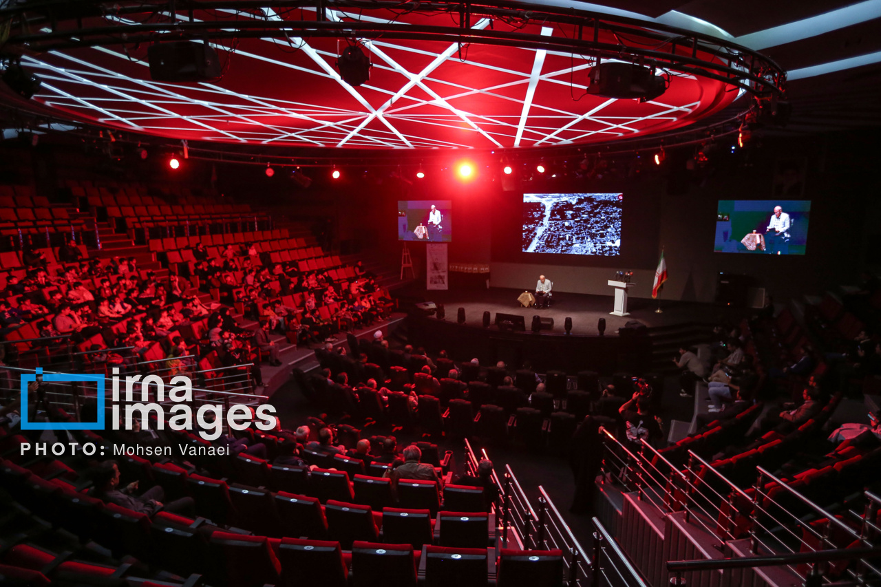 رونمایی کتاب «در بارانداز»