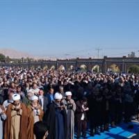 دست‌های رو به آسمان مردم بجنورد در طلب بارش رحمت الهی