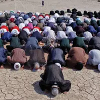 اقامه نماز طلب باران توسط مردم بجنورد