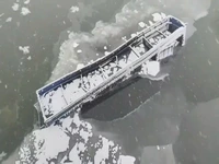 سقوط مرگبار یک‌ کامیون از روی پل در روسیه