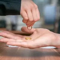 شوهرم کتکم می‌زند، فقط طلاق می‌خواهم