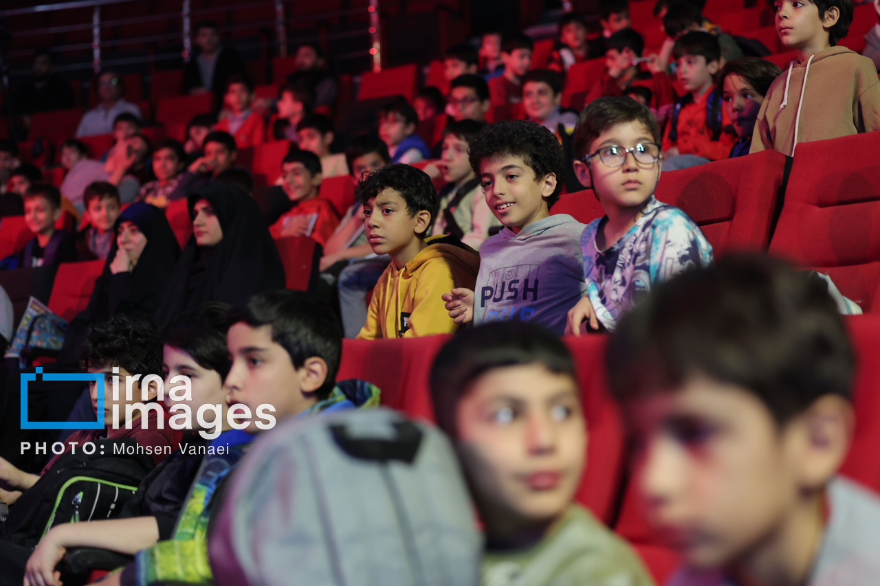 رونمایی کتاب «در بارانداز»