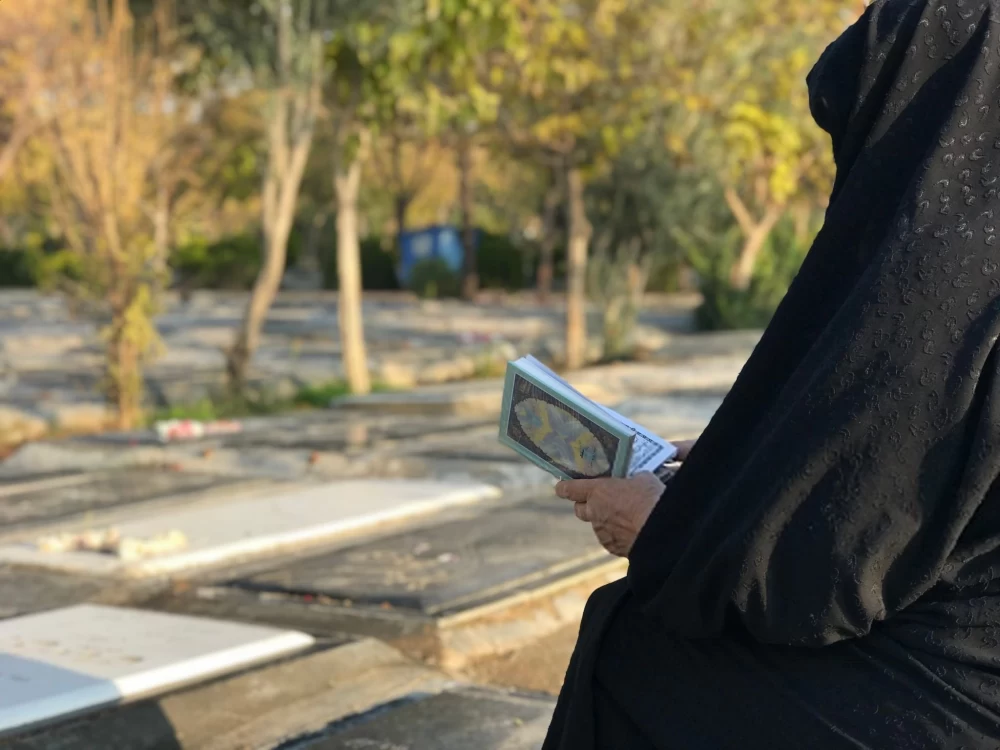 احکام/ آداب رفتن به قبرستان در اسلام