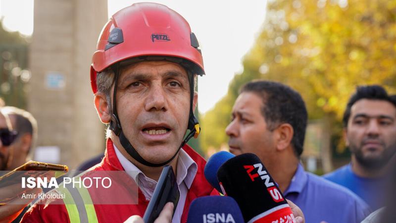 آتشسوزی در ساختمان در حال ساخت در غرب تهران/ سقوط دو کارگر از پشتبام حین فرار از حادثه