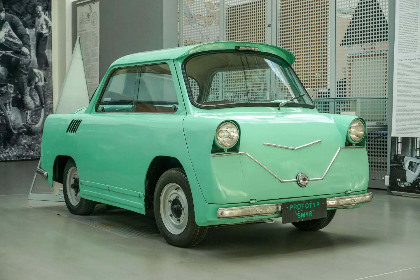 اسمیک؛ تلاش ناموفق لهستان برای ساخت یک خودروی میکرو با درب قلعه‌ای!  