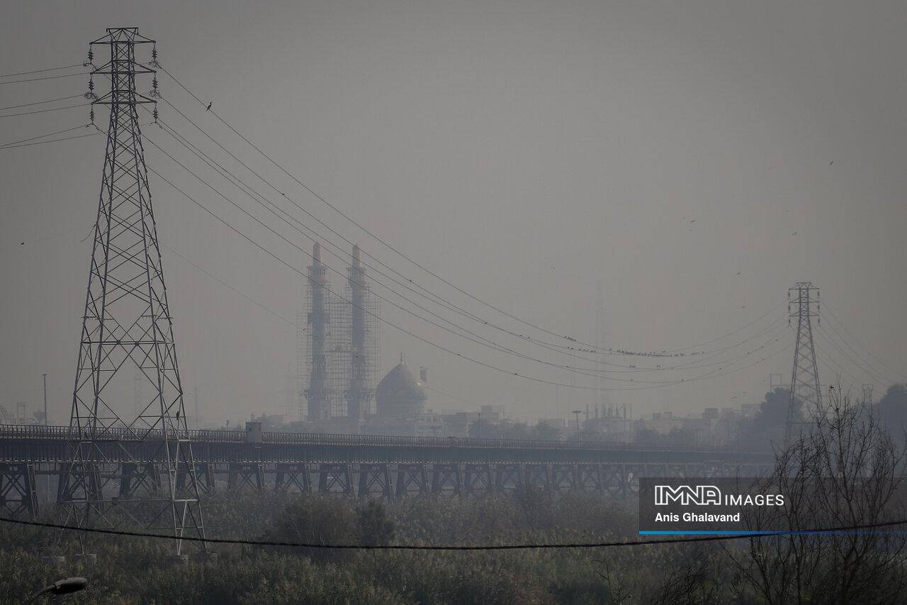 اهواز در محاصره مهِ سمی؛ شاخص کیفیت هوا در وضعیت «بنفش» و «بسیار ناسالم»