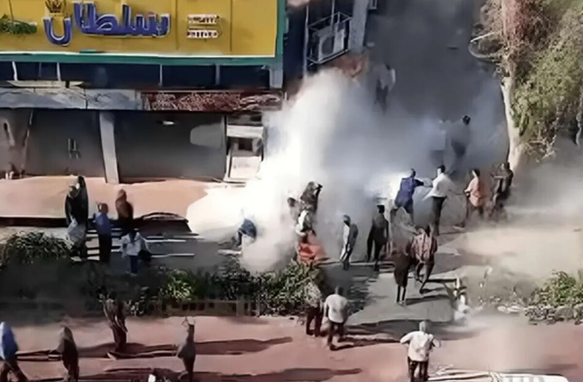 سرمقاله اعتماد/ به در میگویم بلکه دیوار بشنود