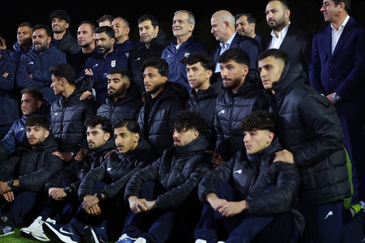 عکس/ حضور رئیس جمهور در تمرین تیم ملی فوتبال 