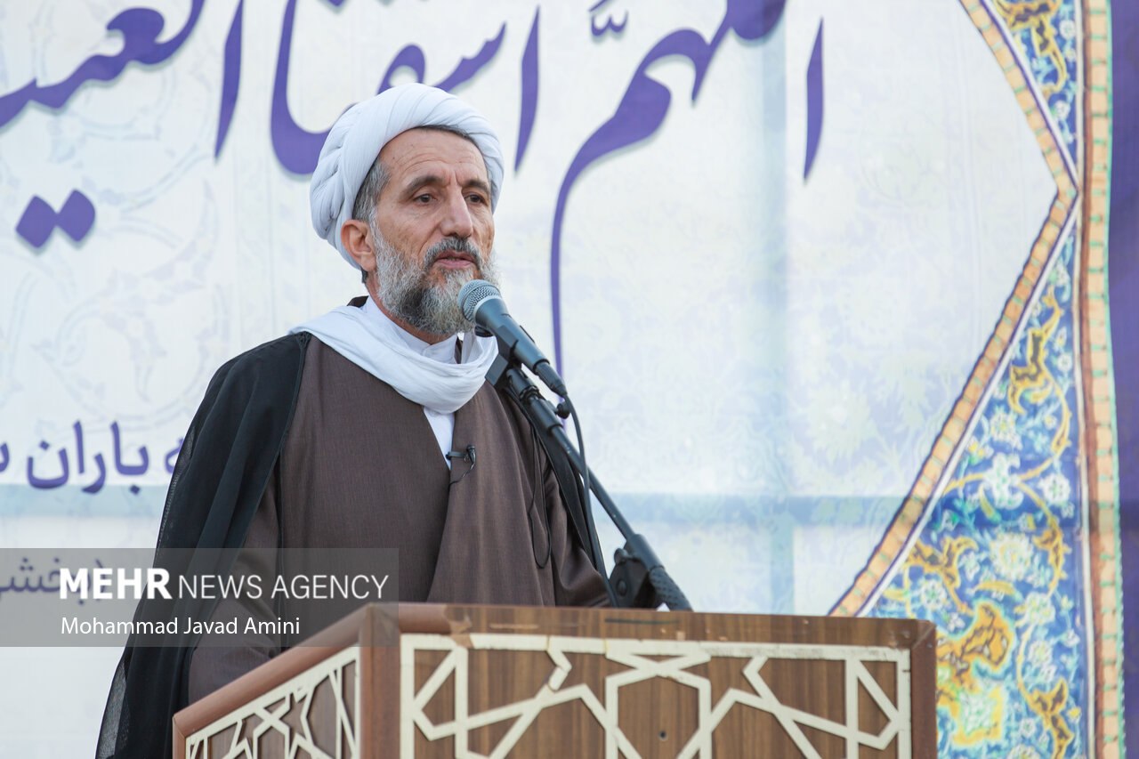 عکس/ اقامه نماز طلب باران در قزوین