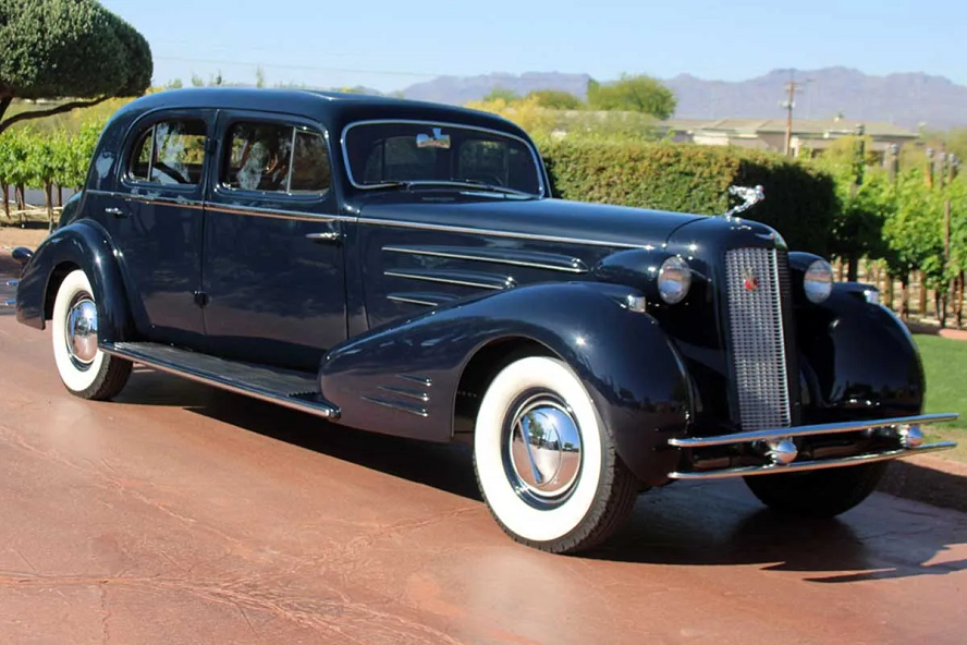 داستان کادیلاک V16، خودرویی که رولزرویس برای آموزش بنتلی خرید!