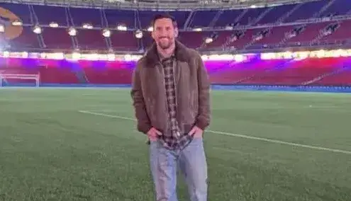 مسی لحظه عاشقانه یک زوج را خراب کرد!