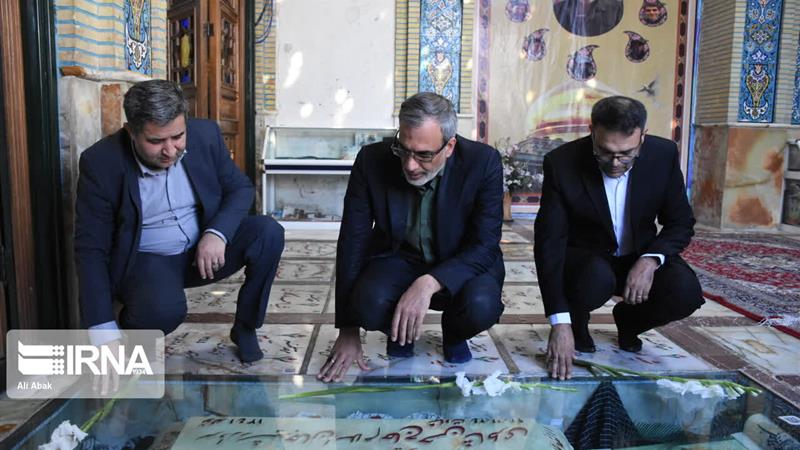 مدیرعامل ایرنا به مقام والای شهدای دارالمرحمه سمنان ادای احترام کرد