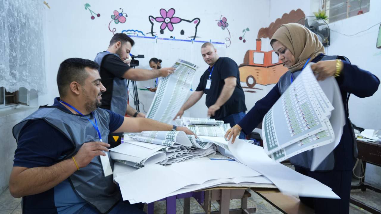 تصاویری از شمارش دستی آرا در عراق