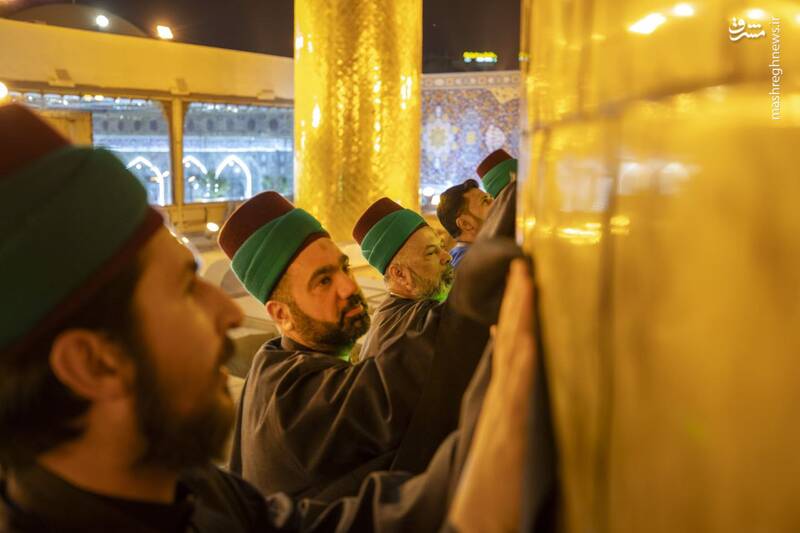 غبارروبی گنبد نورانی حرم سیدالشهدا(ع)