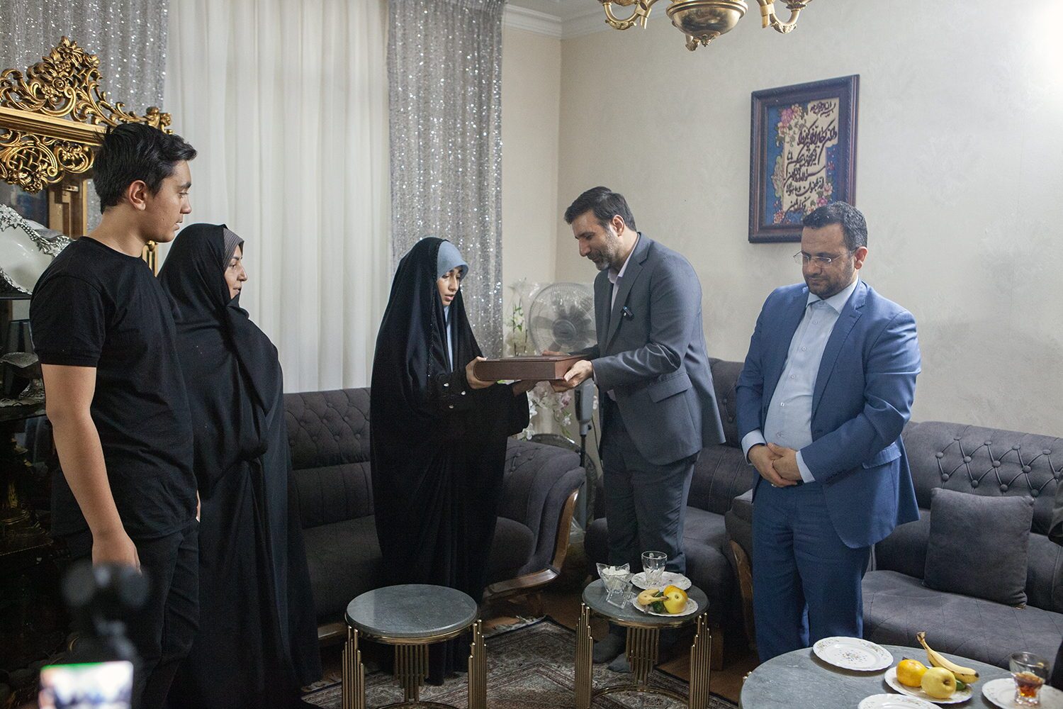 دیدار سخنگوی شورای نگهبان با خانواده شهید ناظر «حسین کریمی‌دوست»