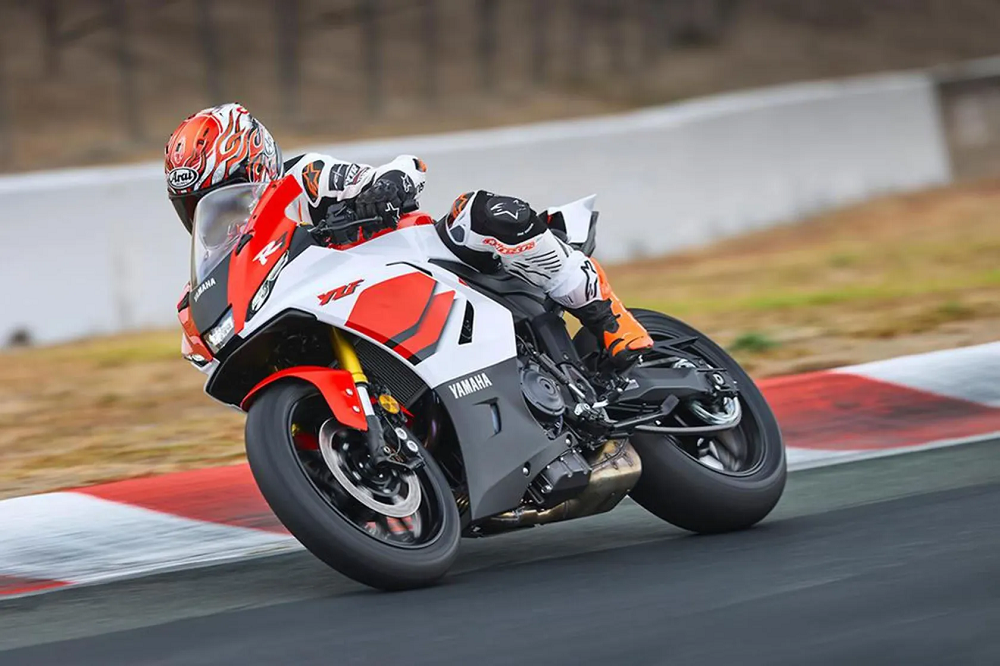 موتورسیکلت یاماها R7 مدل 2026؛ استانداردی مطمئن در مدل‌های اسپرت