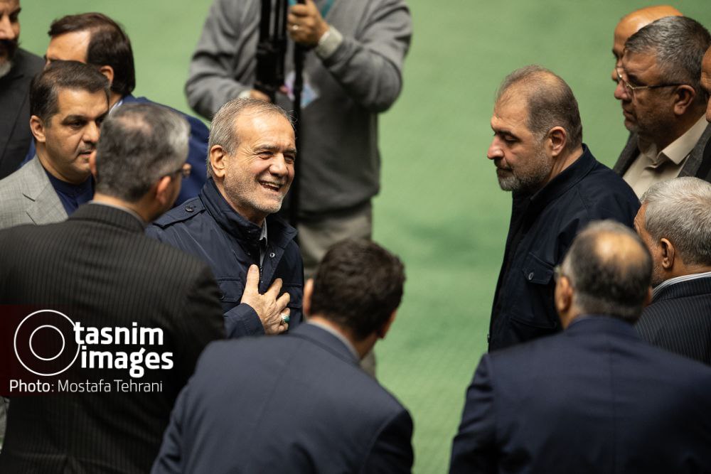 عکس/ حضور رئیس جمهور در صحن علنی مجلس