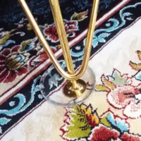 زیر پایه مبل چی بذاریم که فرش خراب نشه؟ (روش‌هایی که نمی دانستید)