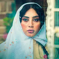 محبوبه از پشت پنجره خواستگارشو دید میزنه!