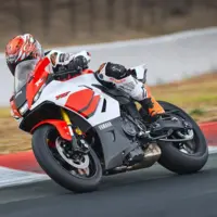 موتورسیکلت یاماها R7 مدل 2026؛ استانداردی مطمئن در مدل‌های اسپرت