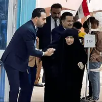 تشویق به حضور در انتخابات؛ السودانی با مادرش پای صندوق رای حضور یافت