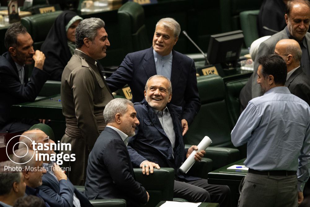 عکس/ حضور رئیس جمهور در صحن علنی مجلس