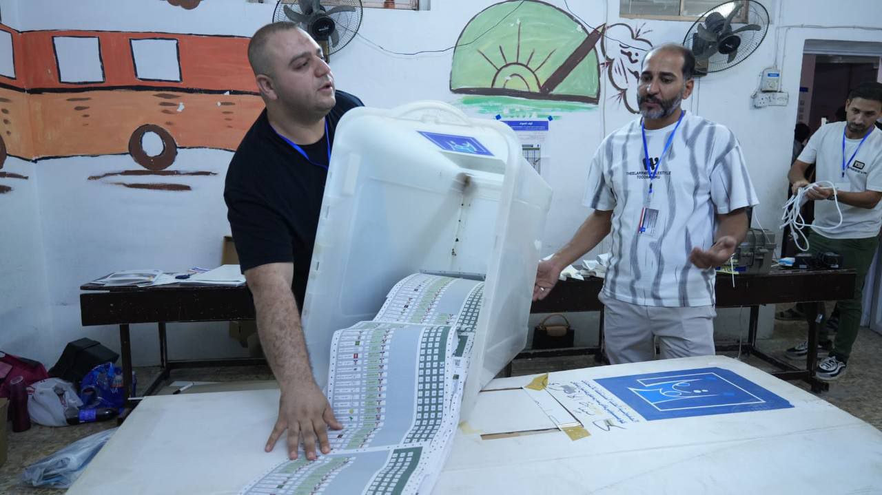 تصاویری از شمارش دستی آرا در عراق