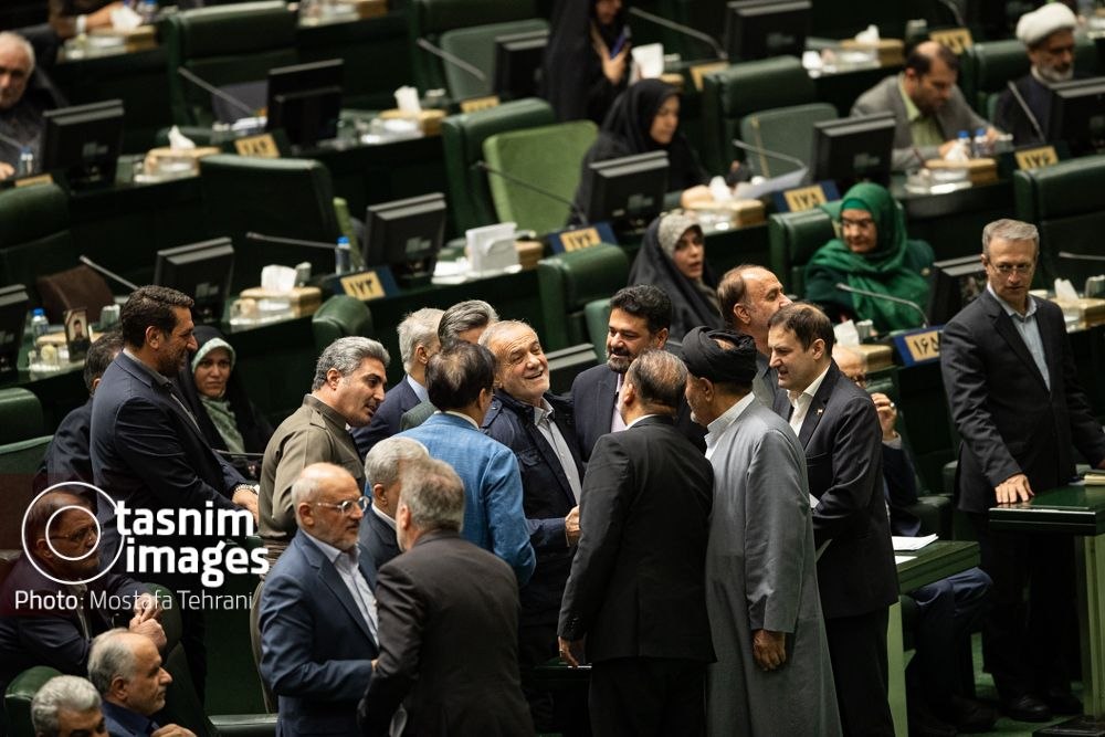 عکس/ حضور رئیس جمهور در صحن علنی مجلس