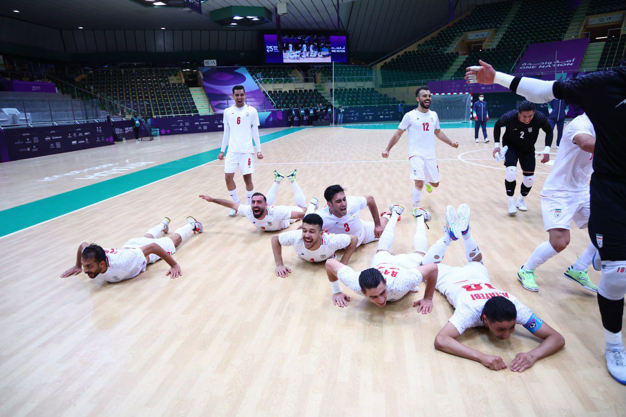 عکس/ خوشحالی اعضای تیم ملی فوتسال بعد از قهرمانی در بازی‌های کشورهای اسلامی 