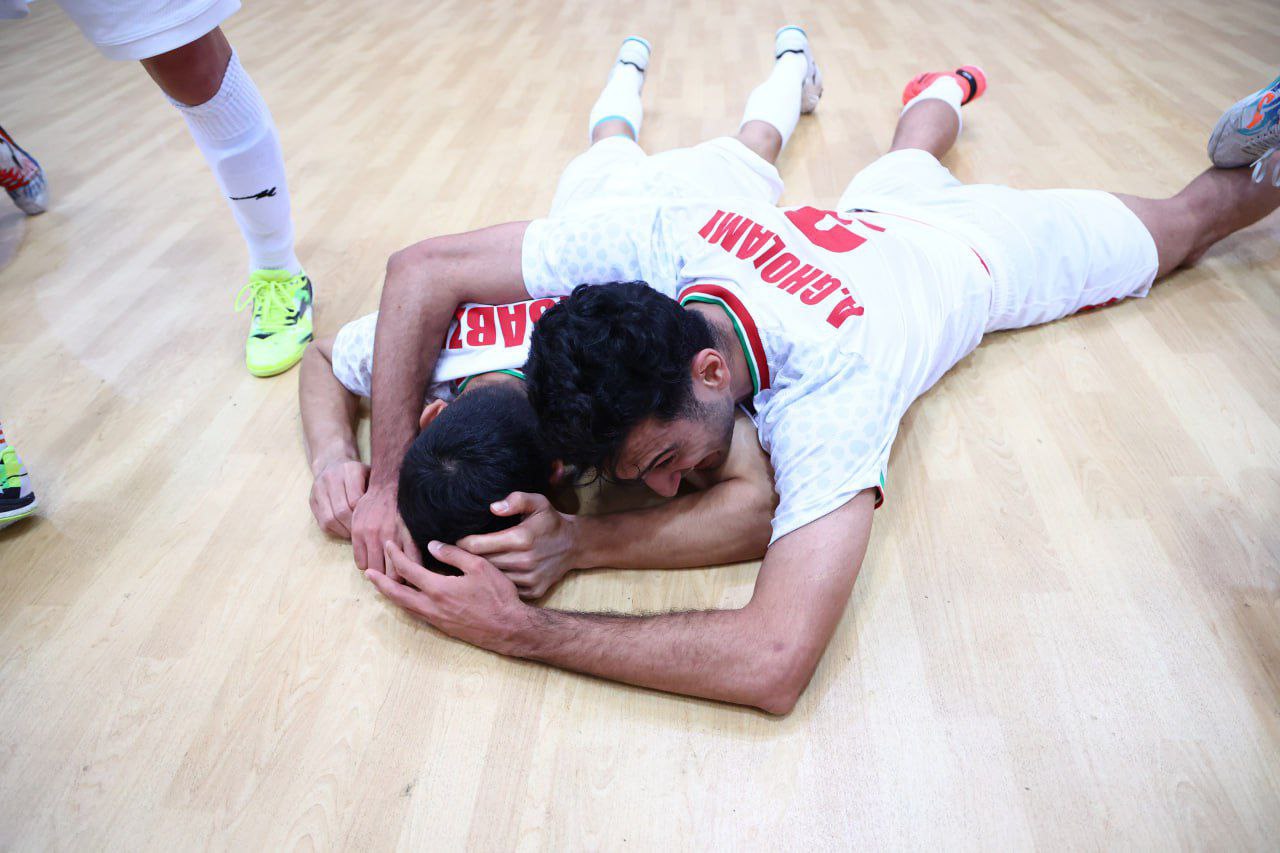 عکس/ خوشحالی اعضای تیم ملی فوتسال بعد از قهرمانی در بازی‌های کشورهای اسلامی 