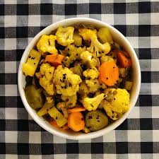 طرز تهیه ترشی هفت‌بیجار شمالی؛ عطر شمال در یک شیشه