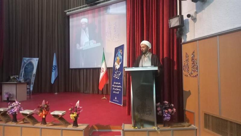 مسئول نهاد رهبری در دانشگاه علوم پزشکی کردستان: قرآن راهنمای انسان در مسیر زندگی است
