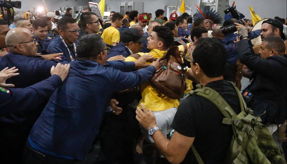 درگیری معترضان و نیروهای امنیتی در حاشیه اجلاس اقلیمی برزیل