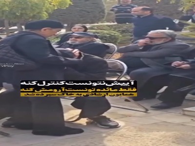 بی‌قراری فرهاد آئیش در آغوش همسرش در مراسم خاکسپاری «همایون ارشادی»